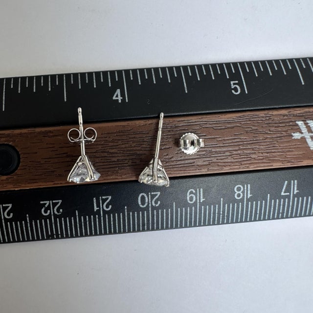 Early 21st Century Natural Round Diamond Studs in 14kt White Gold - 1.54ctw, Appraised, New, A Pair For Sale - Image 5 of 6