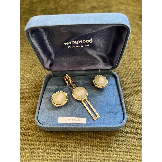 Vintage Royal British "Wedgwood" Jasper ware Gold Pate Cufflinks & Tie Clip Set For Sale - Image 12 of 18