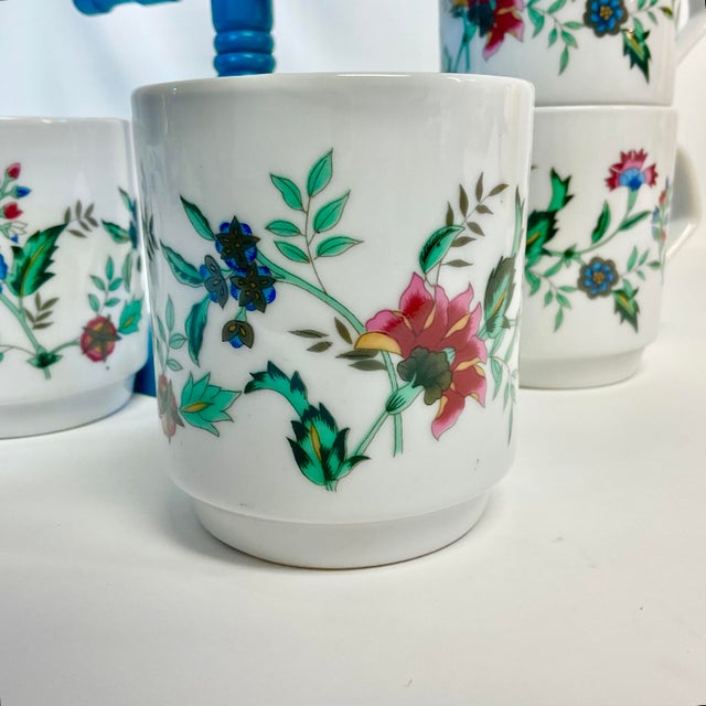 Wood 1970s Mid-Century Boho Chic Chinoiserie Flora Coffee Mugs on Tree - Set of 5. For Sale - Image 7 of 8
