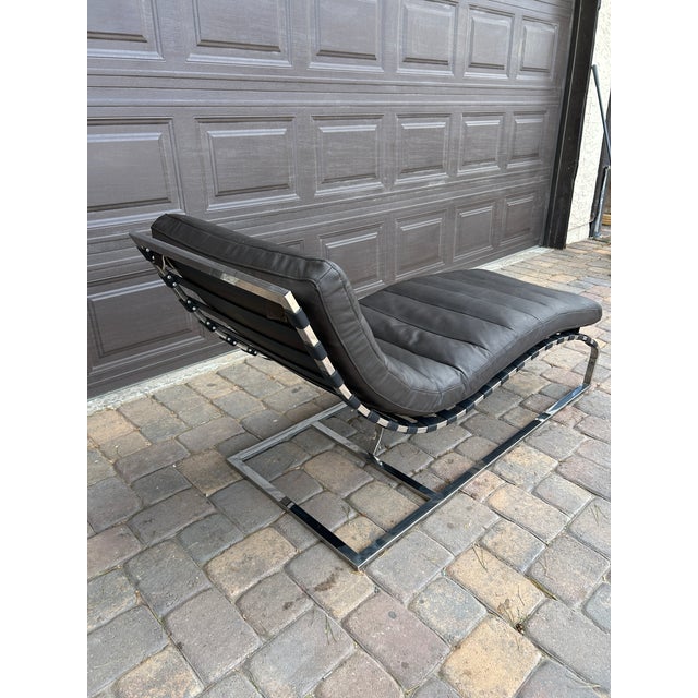 2020s Bauhaus Style Leather Chaise Lounge Chair For Sale - Image 5 of 8