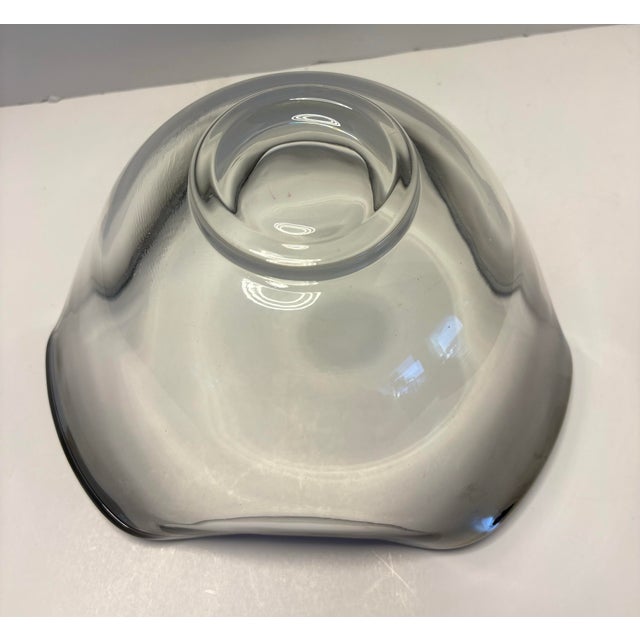 Mid Century Smoky Art Glass Freeform Bowl | Sculptural Handkerchief Edge Centerpiece For Sale In Indianapolis - Image 6 of 8