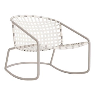 Brown Jordan Kantan Aluminum Suncloth Motion Lounge Chair, Dove frame with White fabric For Sale