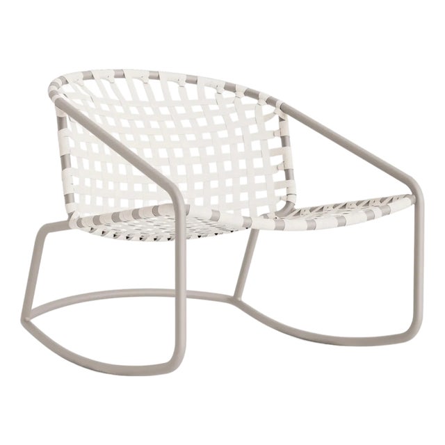 Brown Jordan Kantan Aluminum Suncloth Motion Lounge Chair, Dove frame with White fabric For Sale