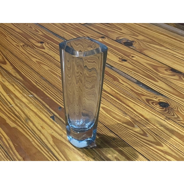 Mid-Century Modern 1960s Mid-Century Modern Strömbergshyttan Swedish Art Glass Vase - Signed B916 For Sale - Image 3 of 9