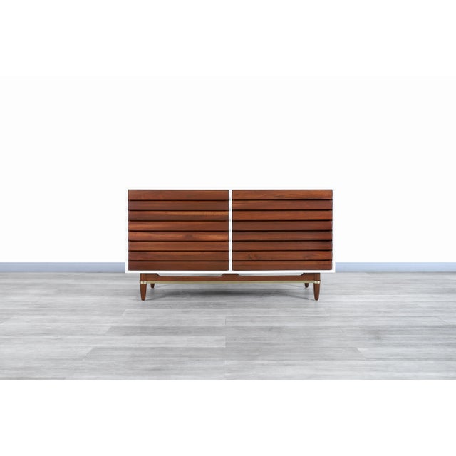 American of Martinsville Mid-Century Modern Walnut Dresser by Merton Gershun for American of Martinsville, 1960s For Sale - Image 4 of 13