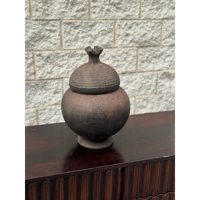 African Mid-20th Century Lobi Burkina Faso Hand-Built Terracotta Lidded Vessel For Sale - Image 3 of 10