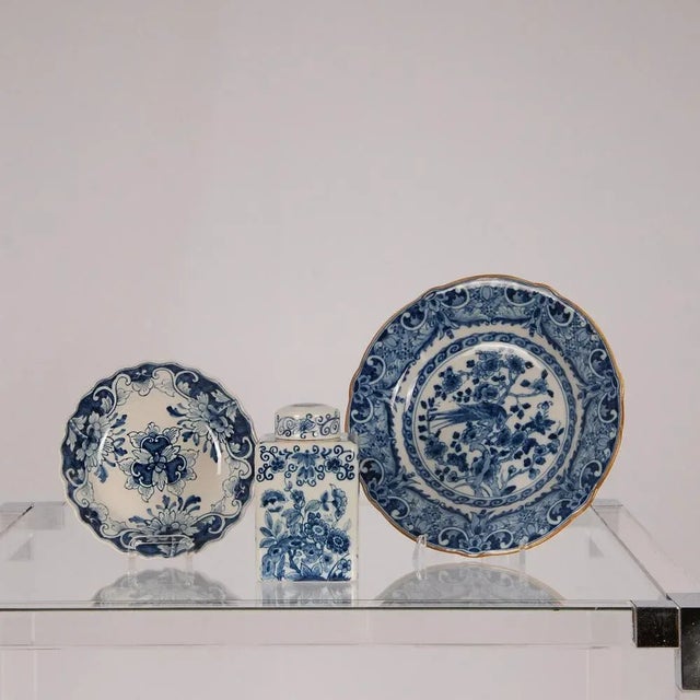 Dutch Blue and White Delftware Tea Caddy and Cabinet Plates, 1940s, Set of 3 For Sale - Image 11 of 13