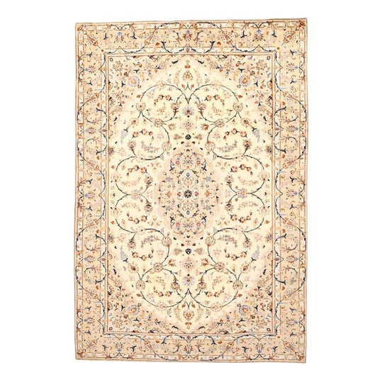 Middle Eastern Rug in Wool For Sale