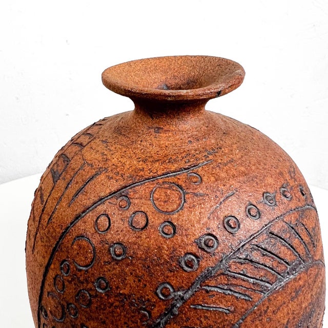 1980s 1980s Modernist Mel Pottery Vase Textured Abstract Design For Sale - Image 5 of 9