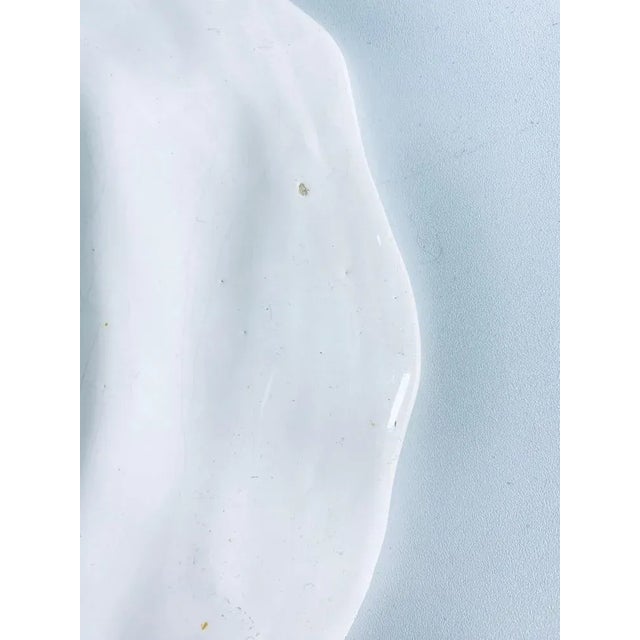 Brown 19th Century Faience Dish attributed to Moustier with Birds & Flowers, France For Sale - Image 8 of 10