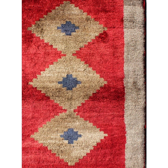 Tribal Vintage Turkish Tulu Rug in Tan and Reds-2'10 X 4'1 For Sale - Image 3 of 7