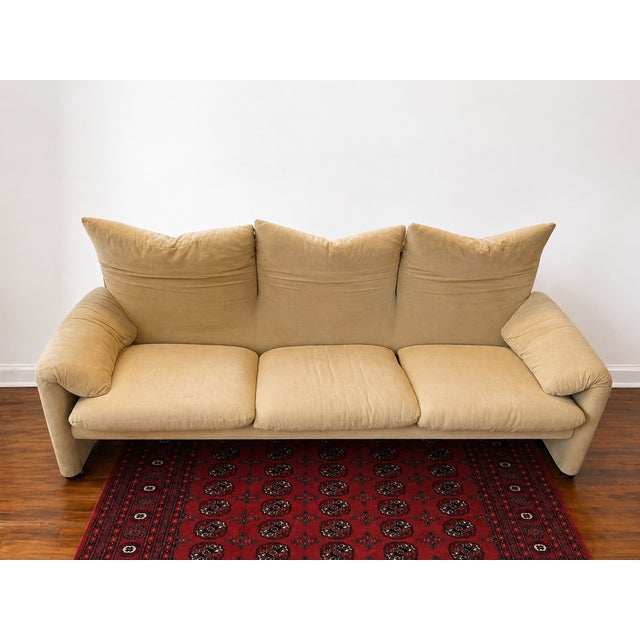 Original Maralunga 3-seater sofa design by Vico Magistretti for Cassina in the 1970s. Personally owned and loved for 10+...