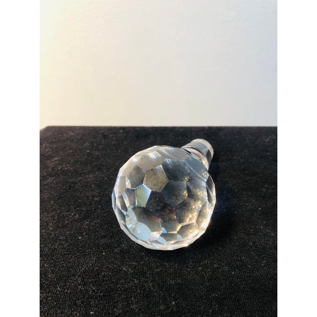 Traditional Late 20th Century Elegant Vintage Irish-Style Cut Crystal Decanter With Faceted Stopper For Sale - Image 3 of 6