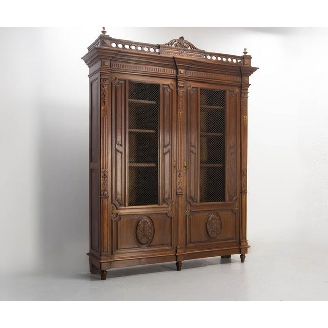 Louis XVI French Exotic Wood Wire-Mesh Bookcase, 1890 For Sale - Image 3 of 13