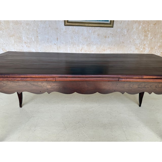 French Early 20th Century Walnut Farm Table With Cabriole Legs and Two Extension Leaves For Sale In New York - Image 6 of 18