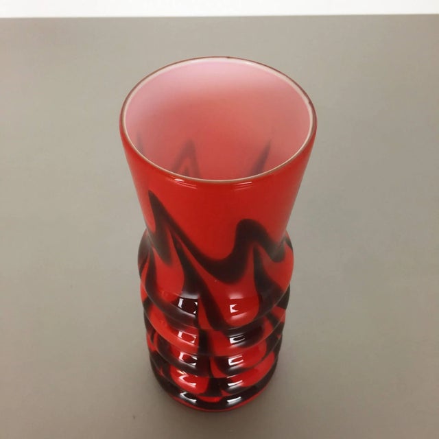 Vintage Opaline Florence Vase from Carlo Moretti, Italy, 1970s For Sale - Image 4 of 10