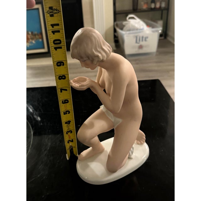 1960s Large Wallendorf Porcelain Woman Figurine 11-1/4 Inch Tall For Sale - Image 4 of 9