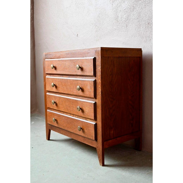 Lots of charm and softness for this vintage chest of drawers! The proportions are perfect, the base is very elegant and...