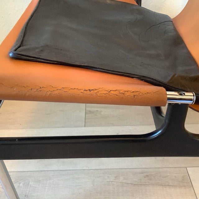 Chestnut Pair of Vintage Charles Pollock 657 Armchairs for Knoll – Original Leather & Chrome For Sale - Image 8 of 12