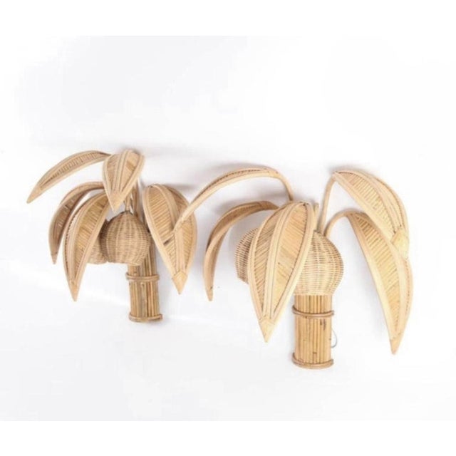 Amazing rattan « coconuts » wall lights with lights in the coconuts. Palms are adjustable. Very unique and decorative,...