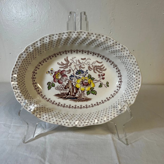 Elevate your dining experience with the Royal Doulton "Grantham" Oval Serving Bowl, a distinguished piece meticulously...