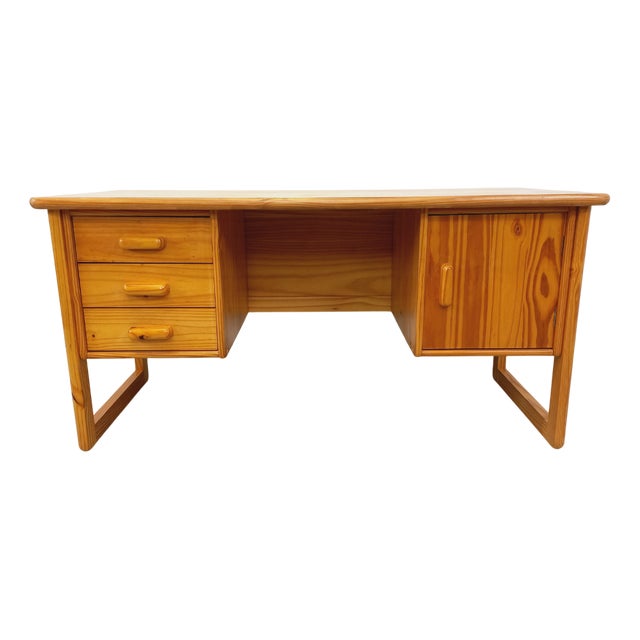 Vintage Sled Foot Executive Desk in Pine, 1970s For Sale