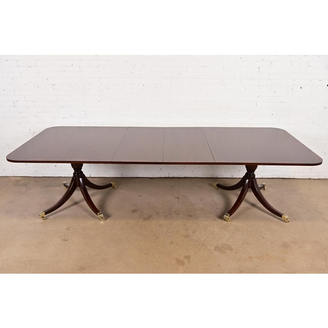An exceptional Georgian or Regency style double pedestal extension dining table By Kittinger USA, Circa 1980s Gorgeous...