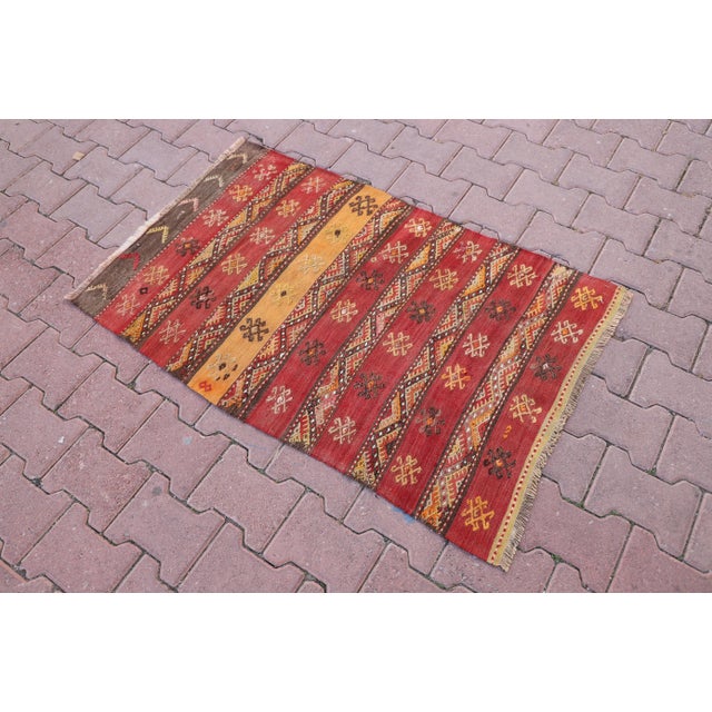 Size: 2.6 x 4 ft ( 78 x 120 cm) 30 x 47 inches Color: Red, White, Orange, Brown, Yellow, Beige Material: 100% Hand Spun...