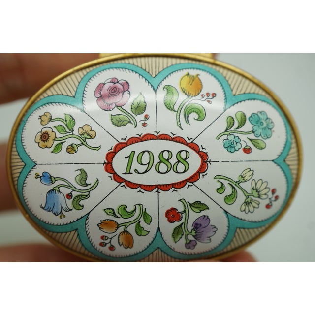 Turquoise 1988 Halcyon Days Enamels England Bilston & Battersea Keepsake Trinket Box 2" For Sale - Image 8 of 13