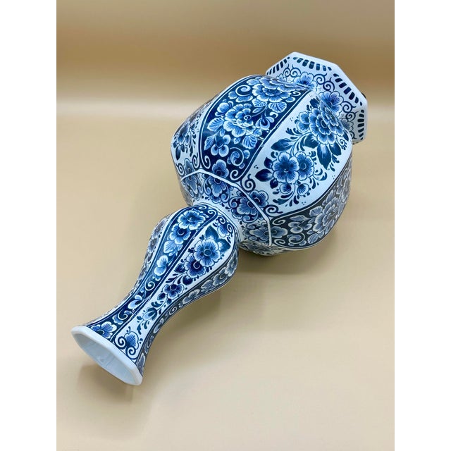 English Vintage Baker Knapp & Tubbs Delft Style Vase Made in Holland For Sale - Image 3 of 6