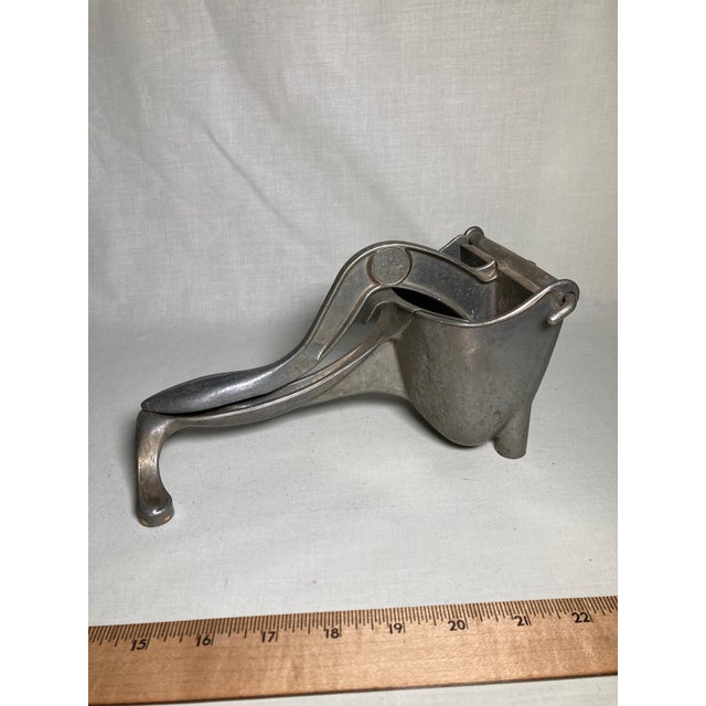 Vintage 1960s Wear Ever Cast Aluminum Hand Press Citrus Juicer With Strainer Squeezer For Sale - Image 13 of 13