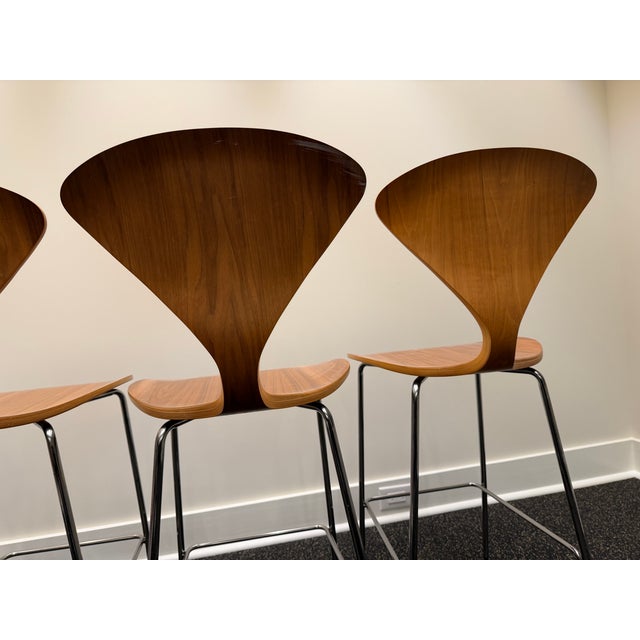 Walnut Barstools With Metal Legs (Set of 4, Cherner Company) For Sale In Kansas City - Image 6 of 17