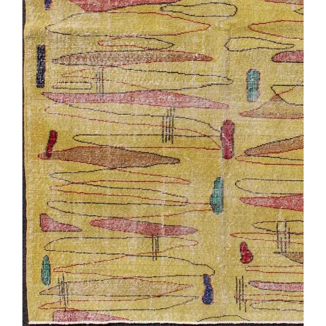 Mid-Century Modern Keivan Woven Arts, Tu-Mtu-136060, Vintage Turkish Mid-Century Modern Rug in Yellow Color and Modern Design For Sale - Image 3 of 11