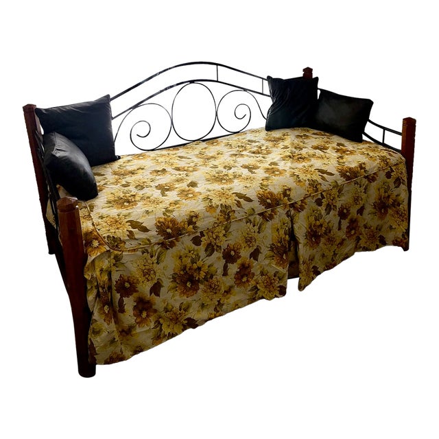 1960s Twin Size Bedspread or Daybed Coverlet For Sale