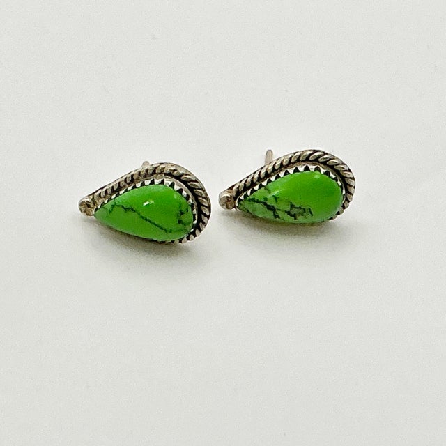Vintage Home is pleased to offer this Carico Lake Mine rare and in high demand Apple Green Turquoise and Sterling Silver...