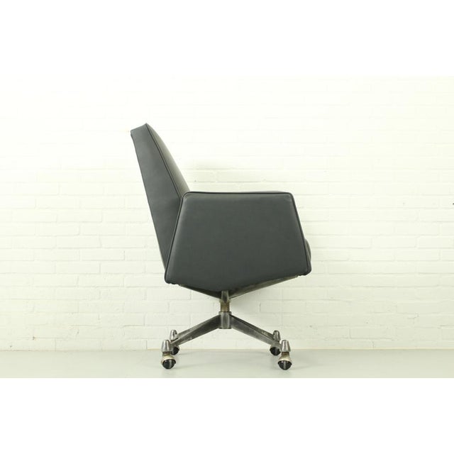 Model 98 Office Chair by Theo Ruth for Artifort, 1960s For Sale - Image 10 of 15