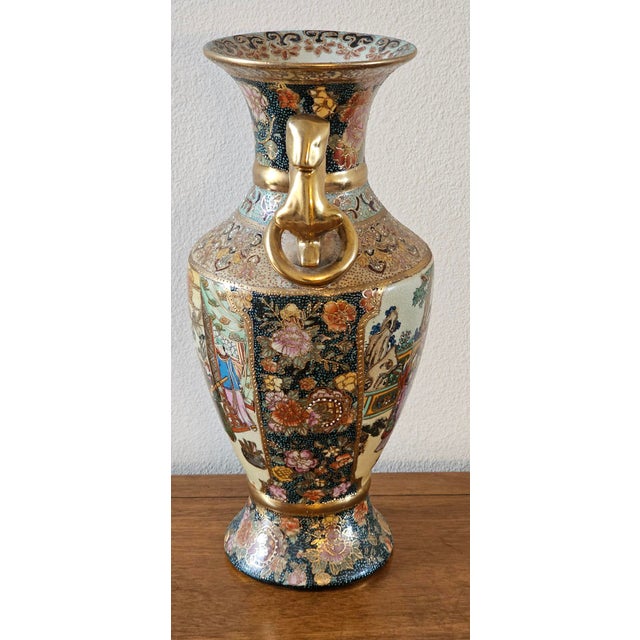 Vintage Royal Satsuma Hand-Painted Porcelain Urn Vase With Moriage & Gilt Handles For Sale In Naples, FL - Image 6 of 17