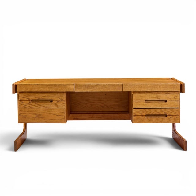 Lou Hodges Mid Century Oak Cantilever Executive Desk This desk measures: 71.75 wide x 32 deep x 28.25 high, with a chair...
