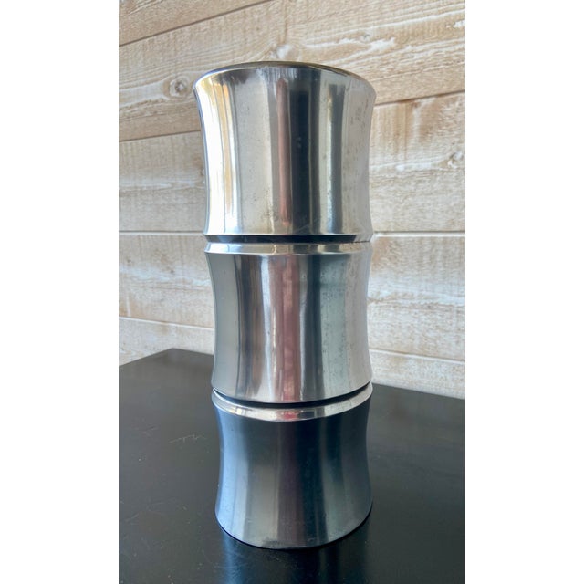 Elegant Italian mid-century sculptural vase dating from the 1980s, defined by its refined proportions and minimalist...