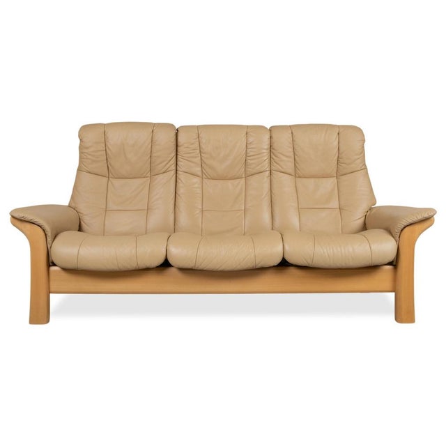 with this Stressless Windsor three-seater sofa, you bring the epitome of comfort and craftsmanship from the Norwegian...