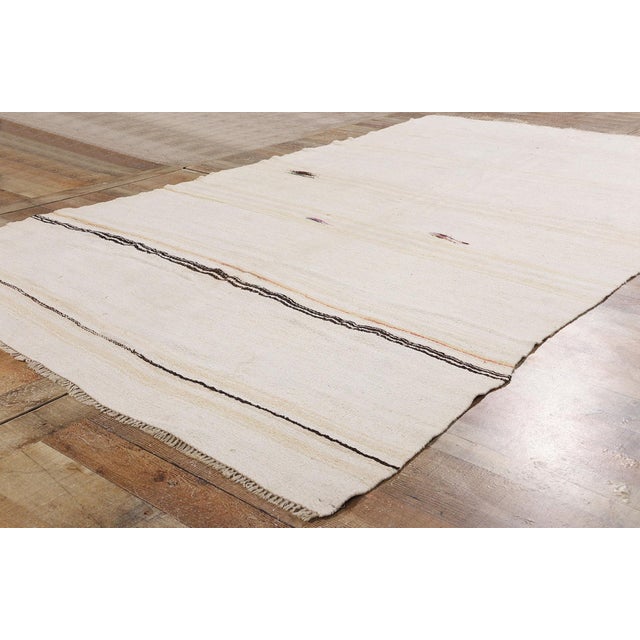 Textile Vintage Turkish Kilim Area Rug - 05'09 X 09'11 For Sale - Image 7 of 9