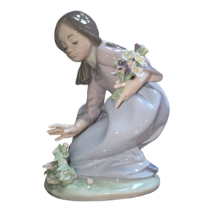Lladro Girl Picking Gathering Flowers