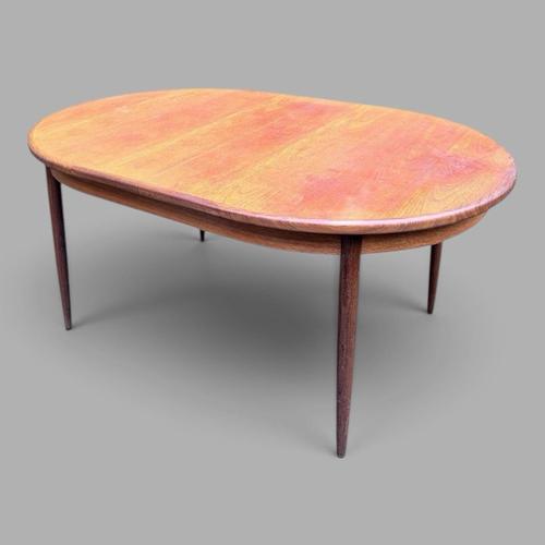 2000 - 2009 Mid-Century Oval Extending Teak Dining Table from G-Plan For Sale - Image 5 of 9
