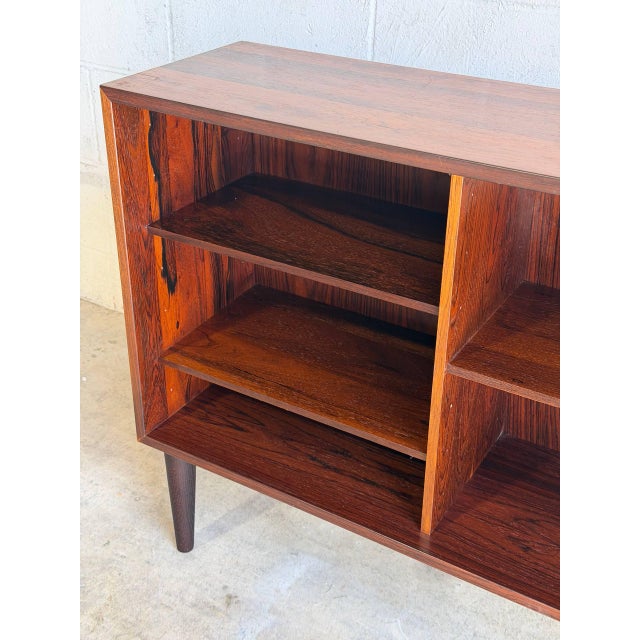Mid 20th Century Vintage Danish Rosewood Bookcase Shelf Scandinavian Modern Display Cabinet For Sale - Image 5 of 9