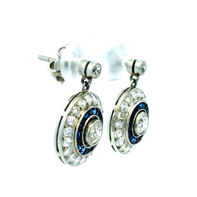 1910s Belle Époque Platinum Diamond & Sapphire Target Drop Earrings Circa 1915, Pair For Sale - Image 5 of 12