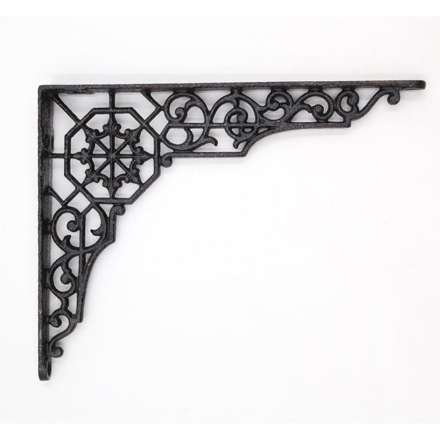 Traditional Mid 20th Century Eastlake 9 X 7 In. Black Cast Iron Shelf Bracket For Sale - Image 3 of 4
