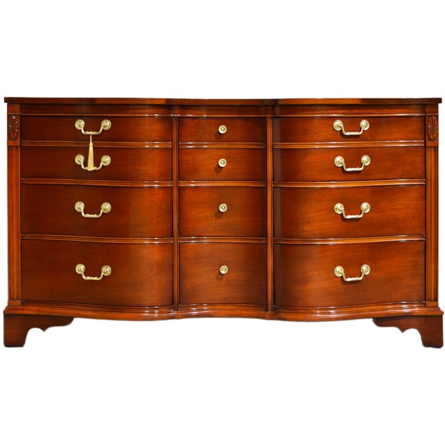 Mid Century Georgian Mahogany Serpentine Dresser With Brass Bail Hardware For Sale - Image 12 of 12