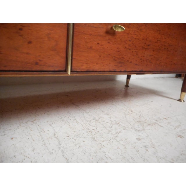 1960s Mid-Century Modern Eight-Drawer Dresser by R-Way For Sale - Image 5 of 13
