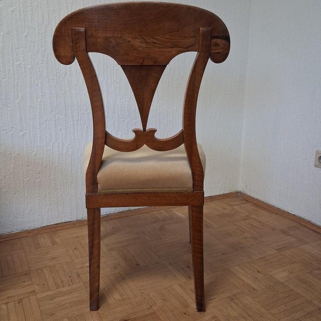 Biedermeier Shovel Chairs in Walnut, 1820s, Set of 4 For Sale - Image 10 of 18