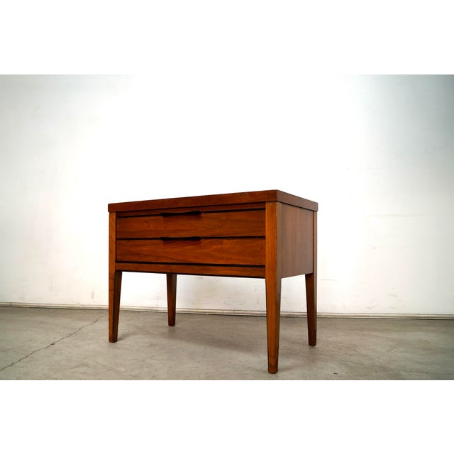 Vintage original Midcentury Modern night stand for sale. Manufactured by Lane Furniture, and in great vintage condition....